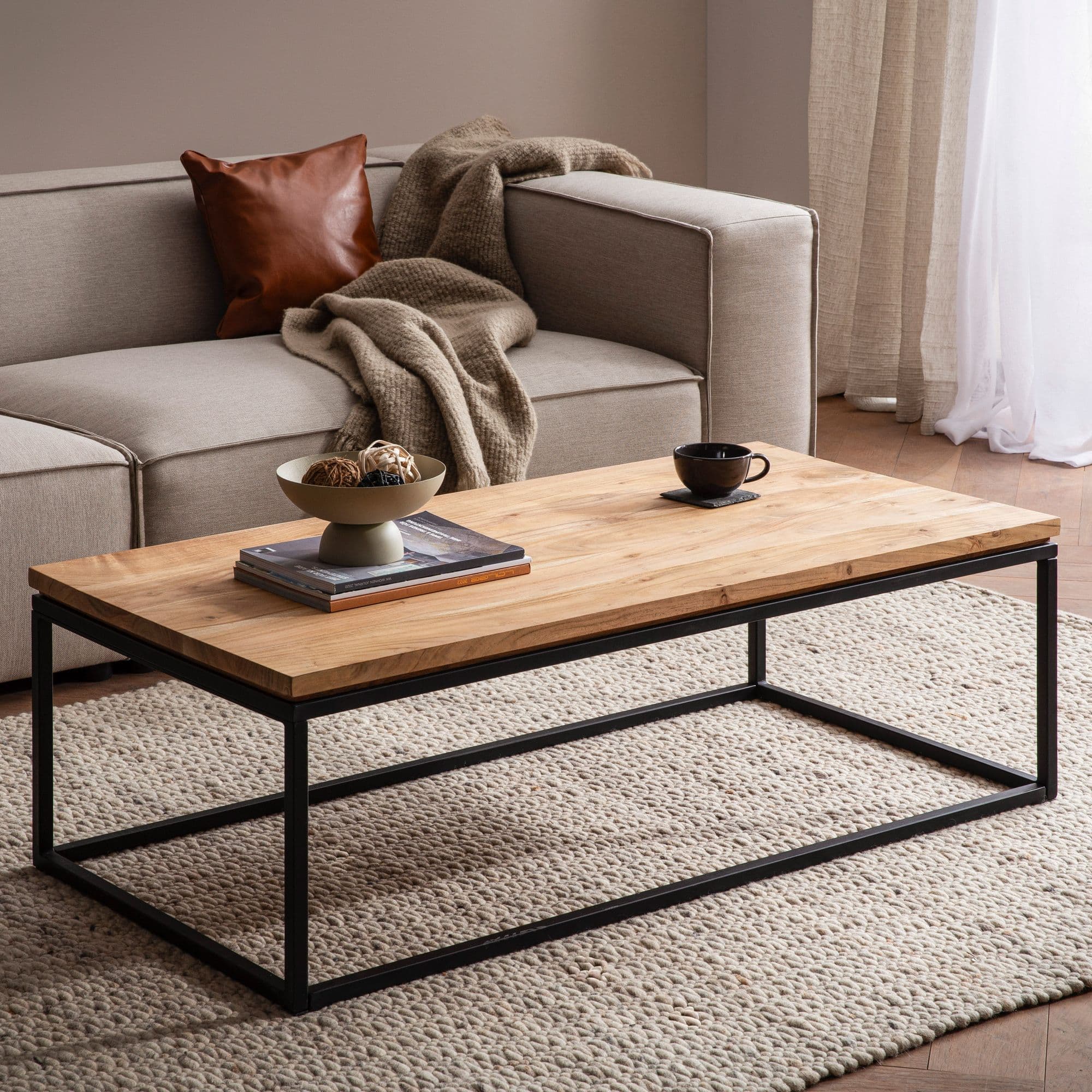 FineBuy Couchtisch Akazie Massivholz 120 cm · Rechteckiger Wohnzimmertisch mit schwarzem Metallgestell · Handgefertigter Massivholztisch im modernen Industrial Design