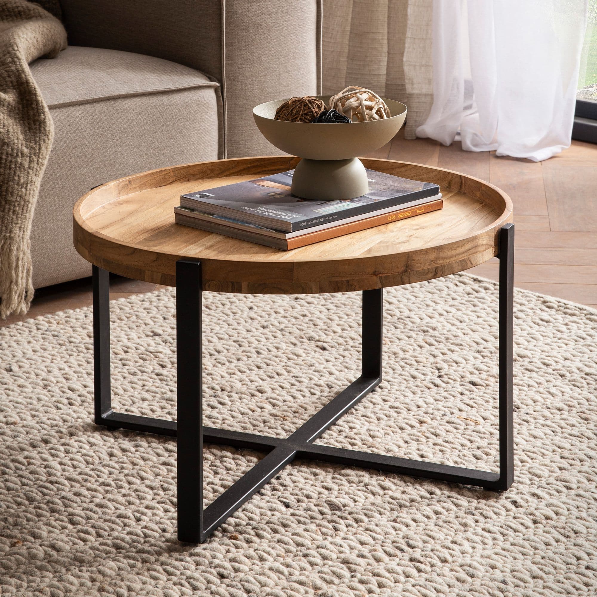 FineBuy Couchtisch Akazie Massivholz rund 60 cm · Wohnzimmertisch mit erhöhter Tischkante · Schwarzes Kreuzgestell aus Metall · Handgefertigter Industrial Design Tisch