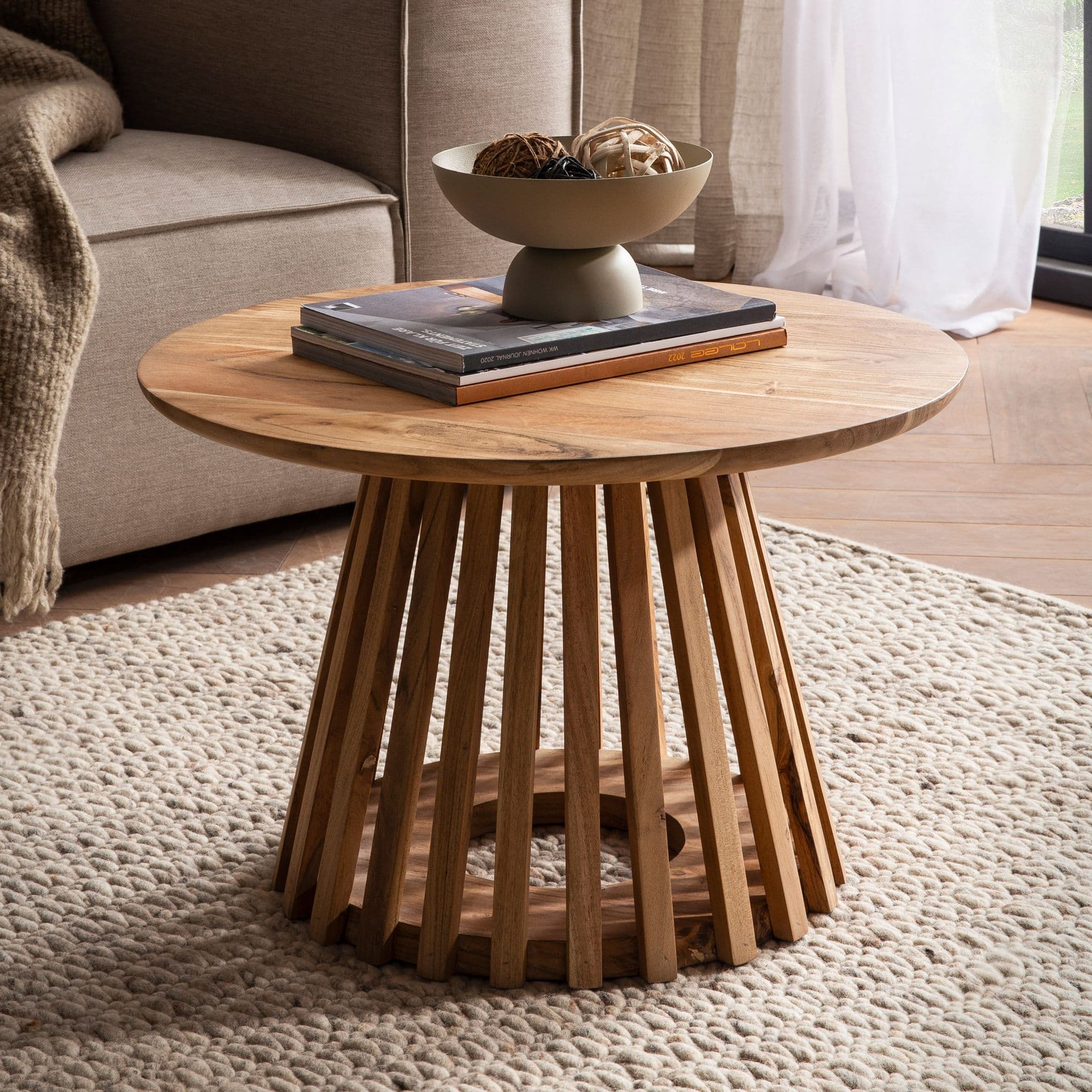 FineBuy Couchtisch Akazie Massivholz rund 60 cm · Wohnzimmertisch mit Lamellenfuß im modernen Design · Handgefertigt · Stabiler Holztisch mit einzigartiger Form