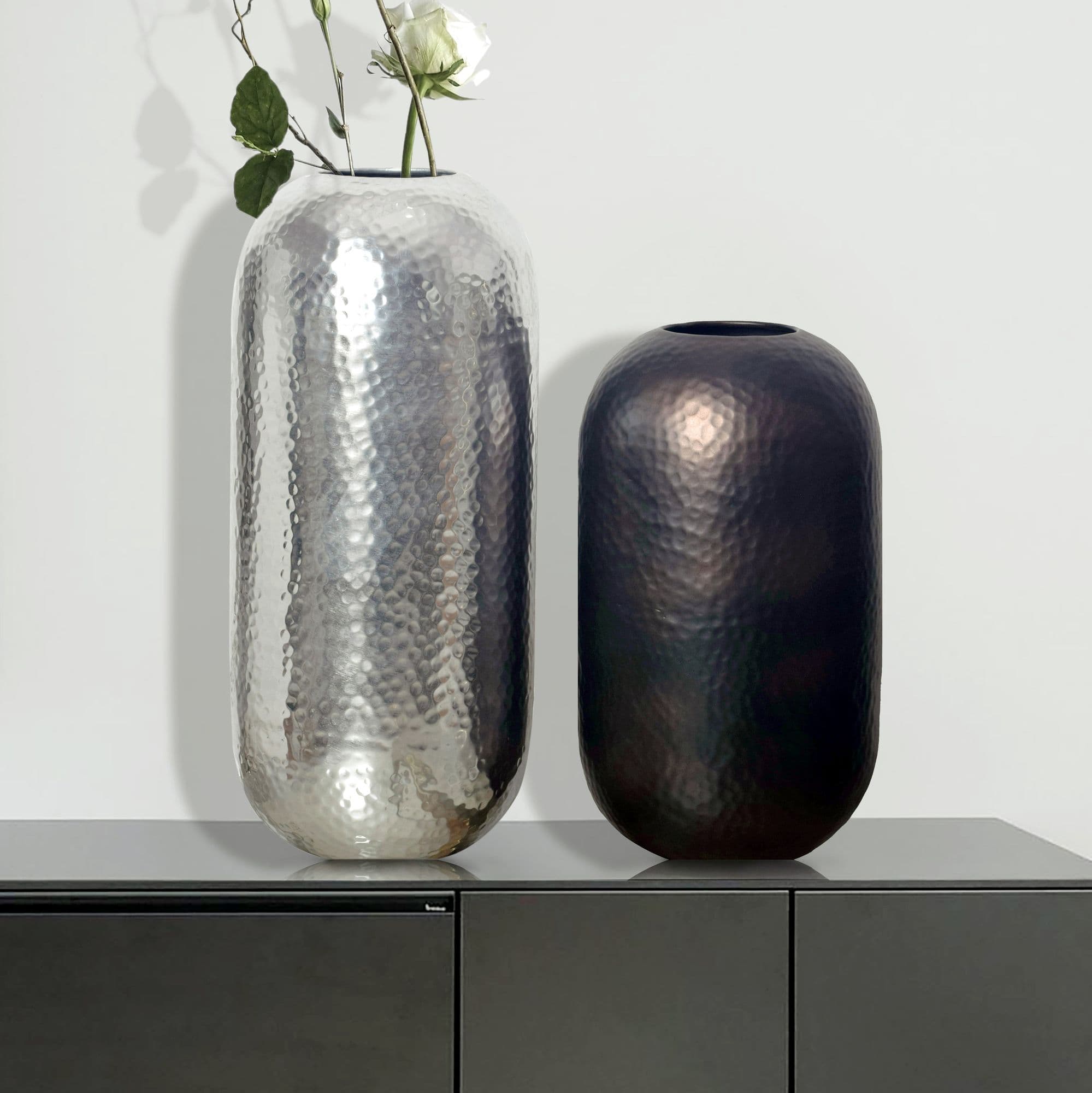 FineBuy Deko Vase 2er Set Aluminium Silber Schwarz-Bronze Blumenvase Modern, Dekovase Hammerschlag Rund 2-teilig Metall für Blumen, Alu Tischvase Zylinder Wohndeko Tischdeko Handgefertigt