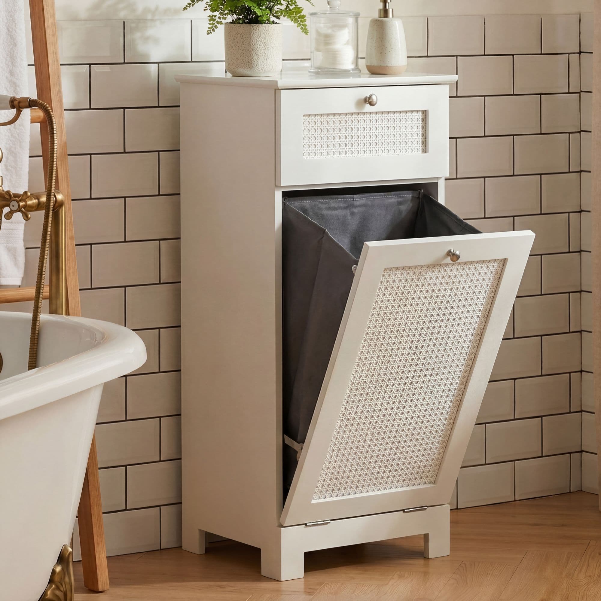 FineBuy Wäscheschrank Weiß 38x90x40 cm Ratten Geflecht Nischenschrank Bad - Schmaler Wäschekipper mit Klapptür und Schublade - Badschrank Wäschesammler Badezimmer