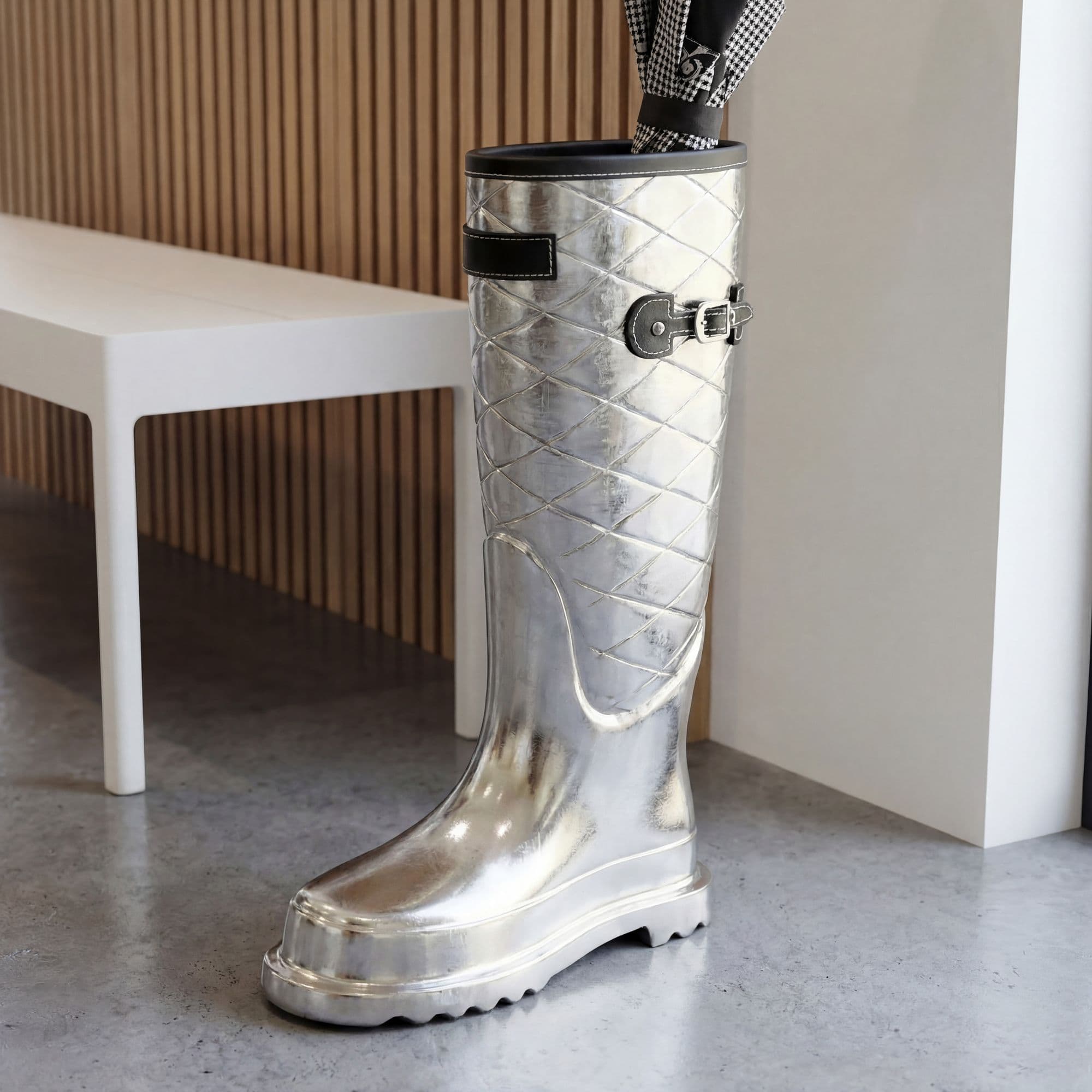 FineBuy Schirmständer Aluminium Silber 44cm Stiefel Form - Design Regenschirmständer - Ausgefallener Alu Schirmhalter - Moderne Flur Schirmaufbewahrung Handmade