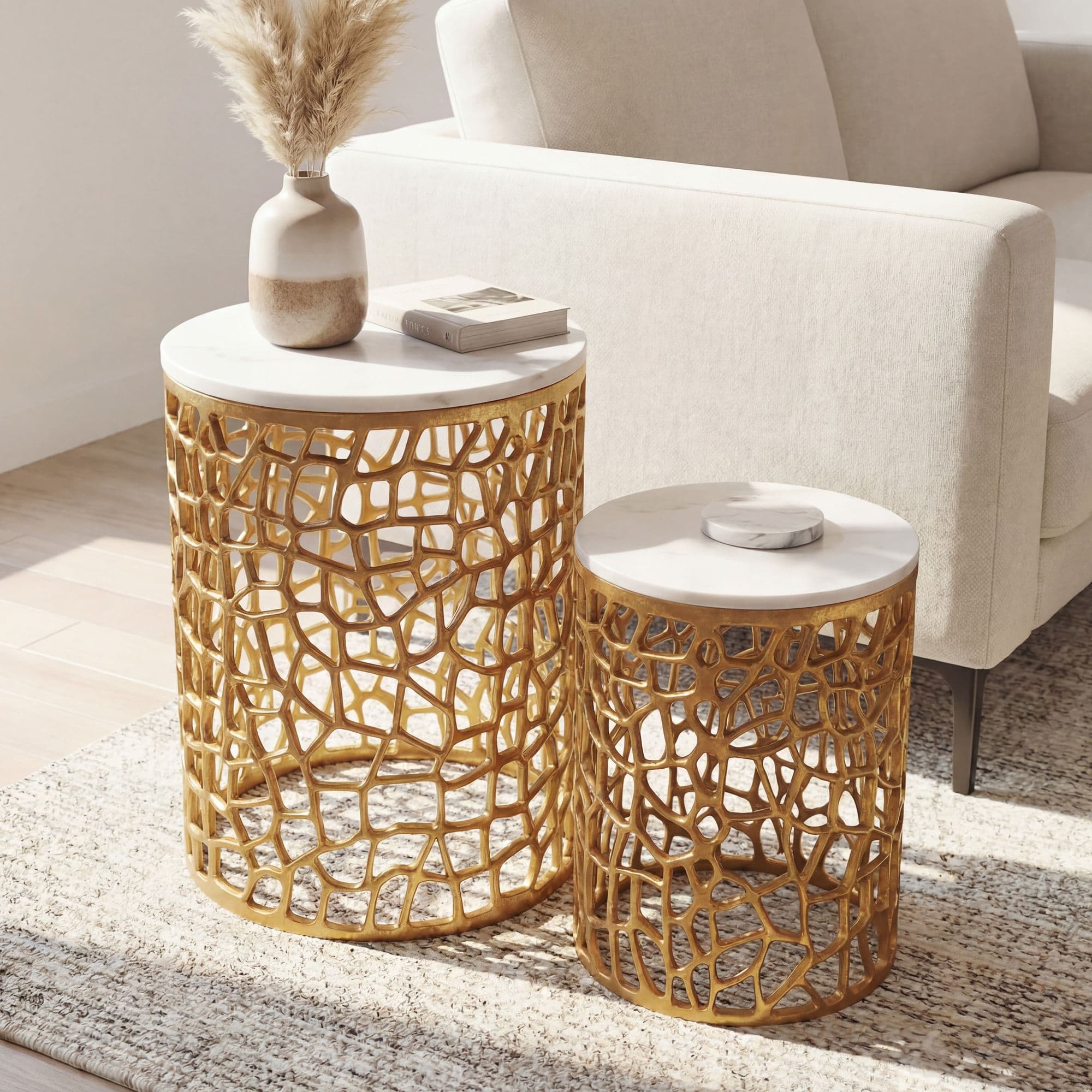 FineBuy 2er Set Couchtisch Gold mit weißer Marmor Tischplatte - Wohnzimmer Tisch Satztisch rund - Beistelltisch Alu modern - Sofatisch Set Aluminium Metallgestell Design Handmade