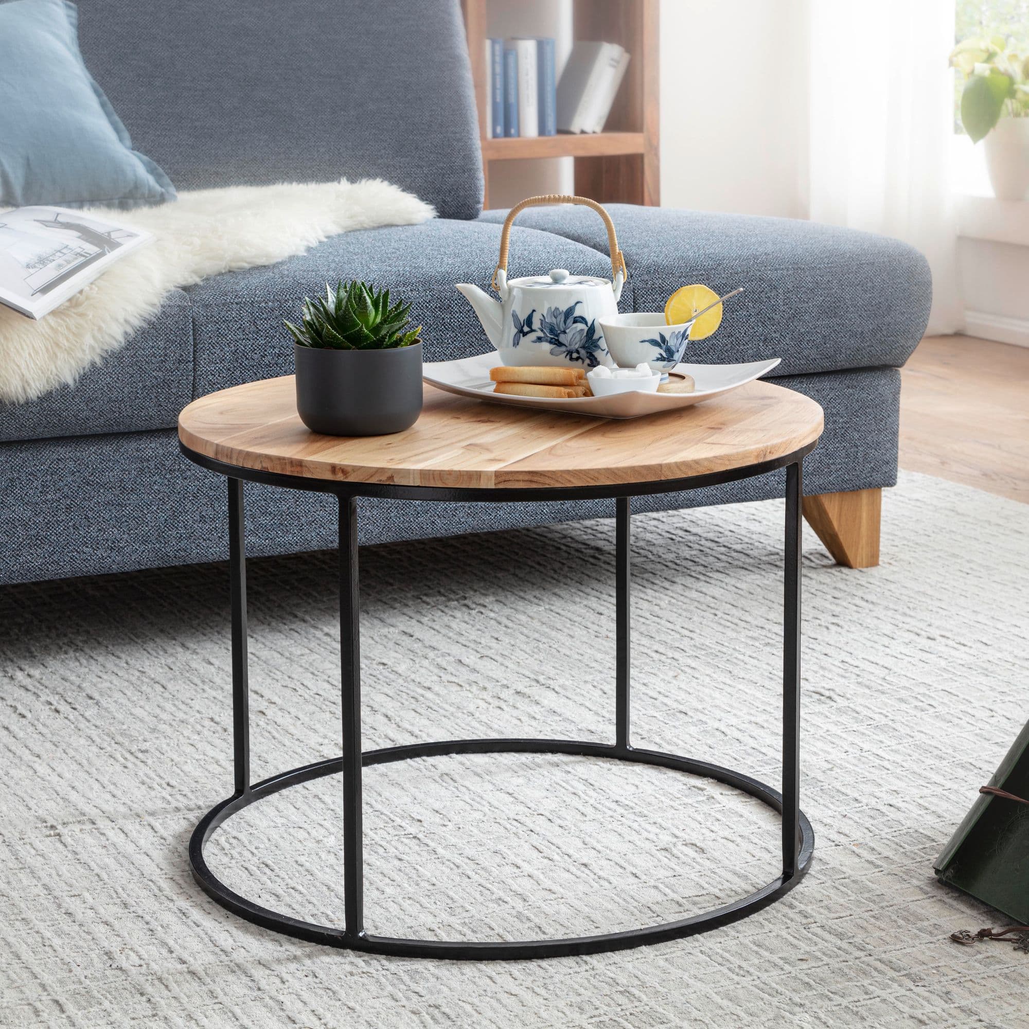 FineBuy Couchtisch Akazie Massivholz rund 60 cm · Wohnzimmertisch mit schwarzem Metallgestell · Handgefertigt · Natur Holz Tisch im modernen Industrial Design