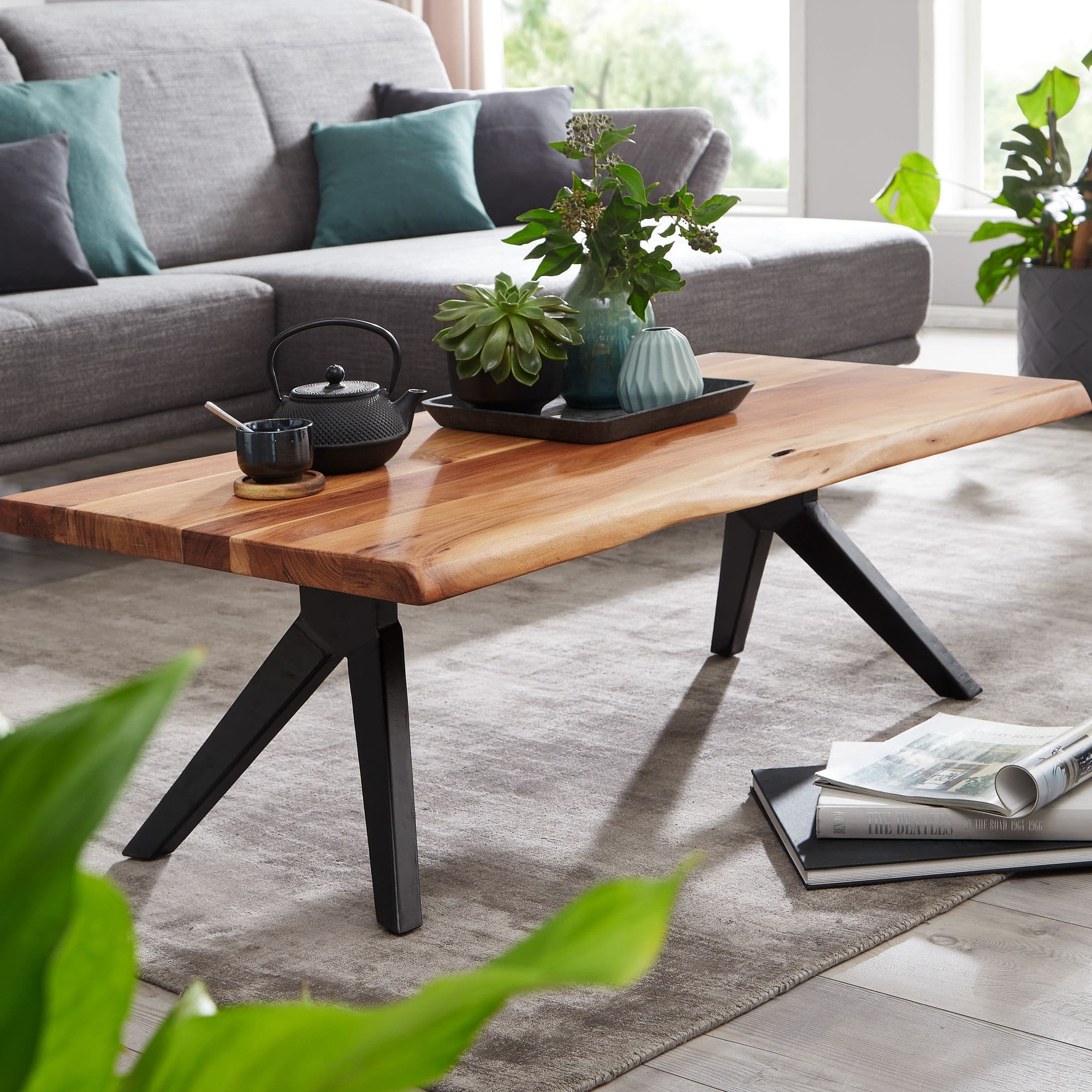 FineBuy Couchtisch Akazie Massivholz 115 cm rechteckig · Wohnzimmertisch mit Baumkante und schwarzem V-Gestell aus Metall · Handgefertigter Massivholztisch im modernen Industrial Design