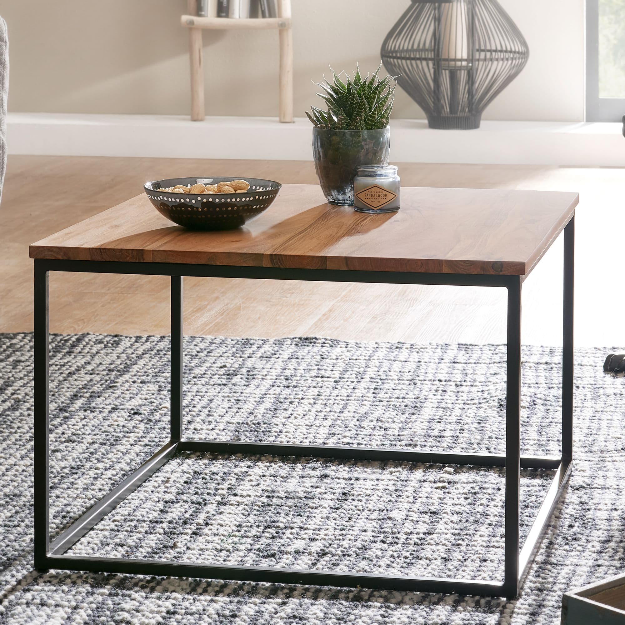 FineBuy Couchtisch quadratisch 60x60 cm Akazie Massivholz · Wohnzimmertisch mit schwarzem Metallgestell · Handgefertigt im Industrial Design · Natürlich & robust