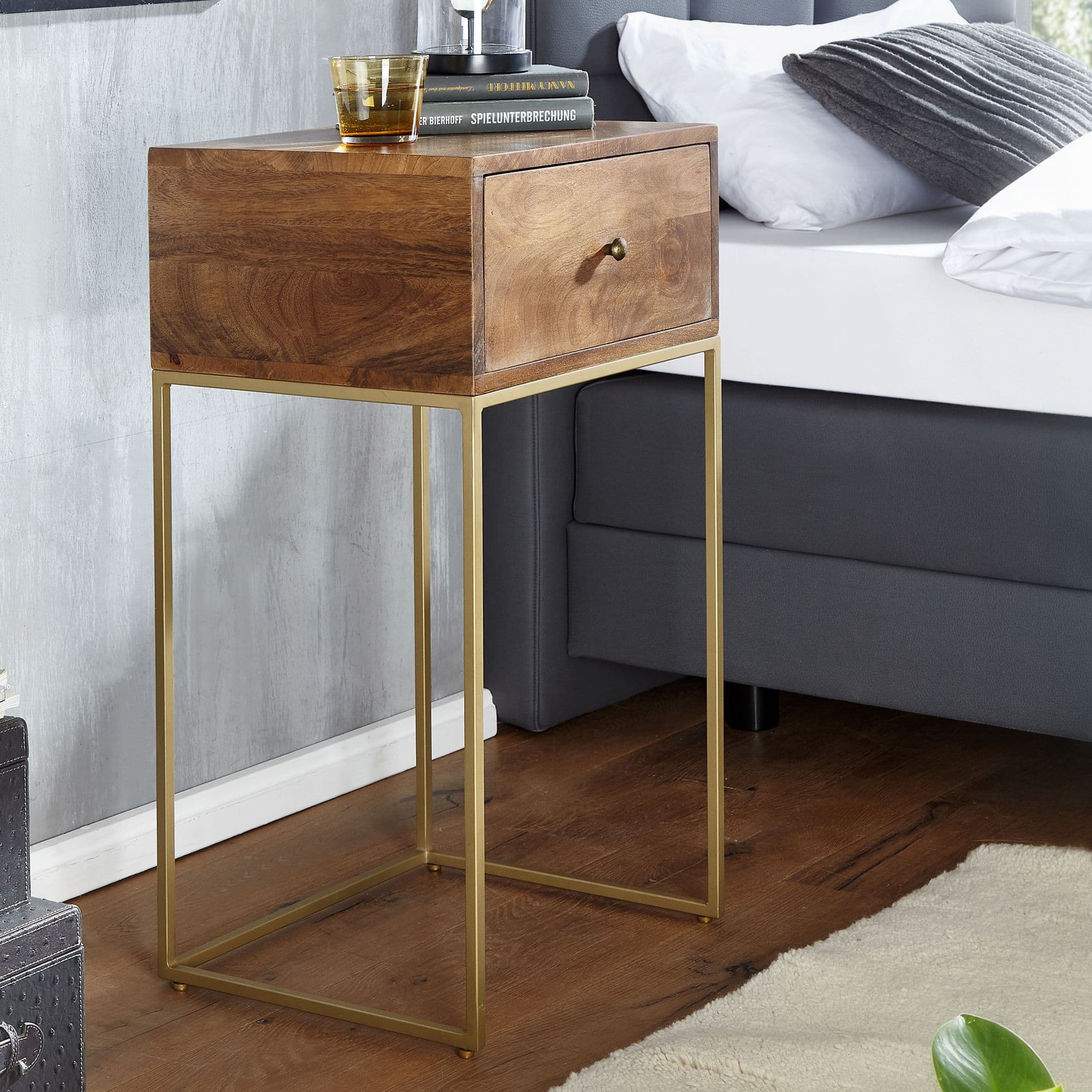 FineBuy Nachttisch aus Mango Massivholz mit goldfarbenem Metallgestell und Schublade – Nachtkonsole im Natur Design ideal für Boxspringbett, Nachtkommode mit Stauraum – Nachtkästchen 40x75,5x35 cm