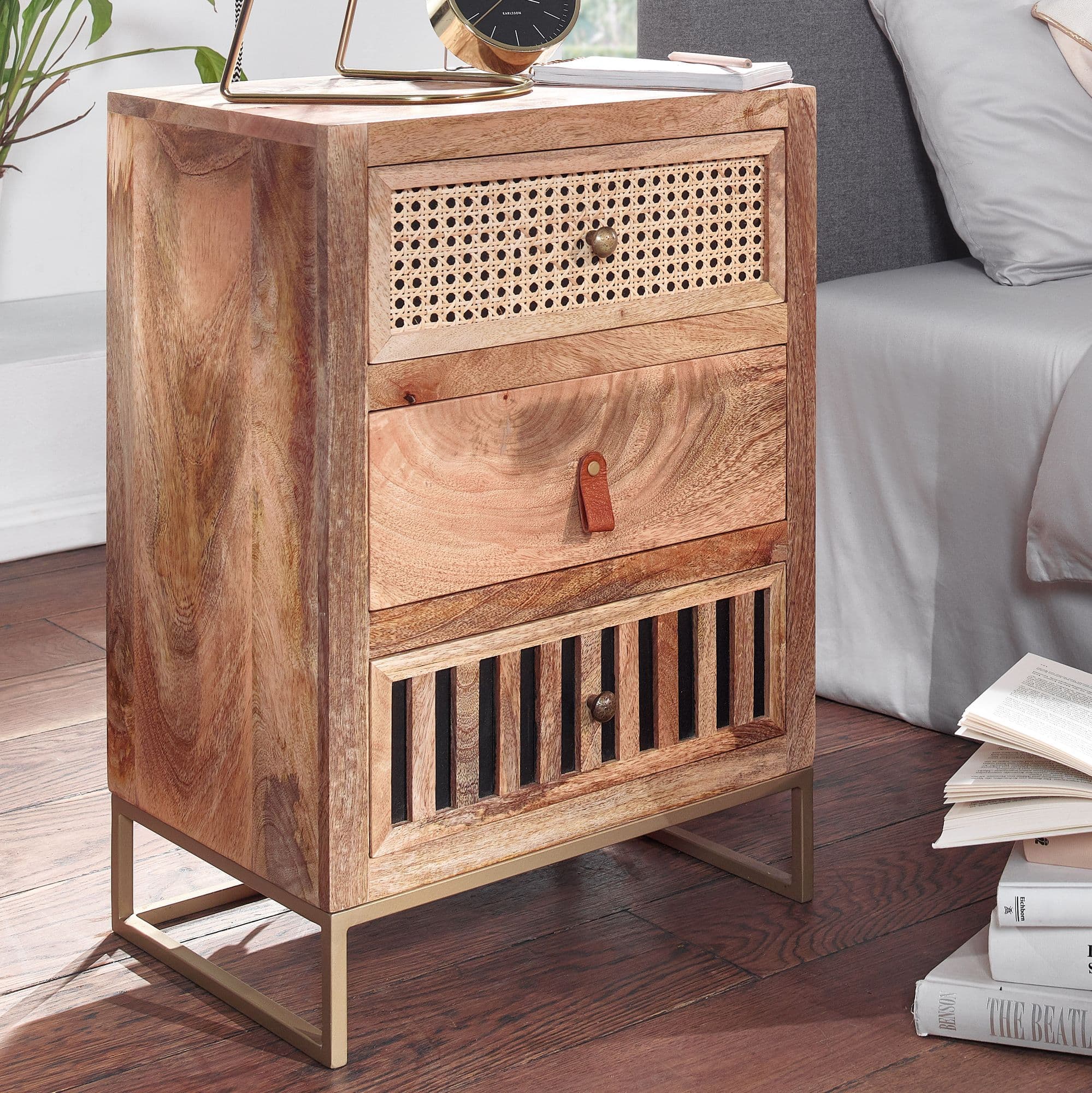 FineBuy Nachttisch aus Mango Massivholz mit Metallgestell und 3 Schubladen – Design Nachtkonsole im Boho & Natur Stil mit Wiener Geflecht, perfekte Nachtkommode für Boxspringbetten – 40x60x30 cm