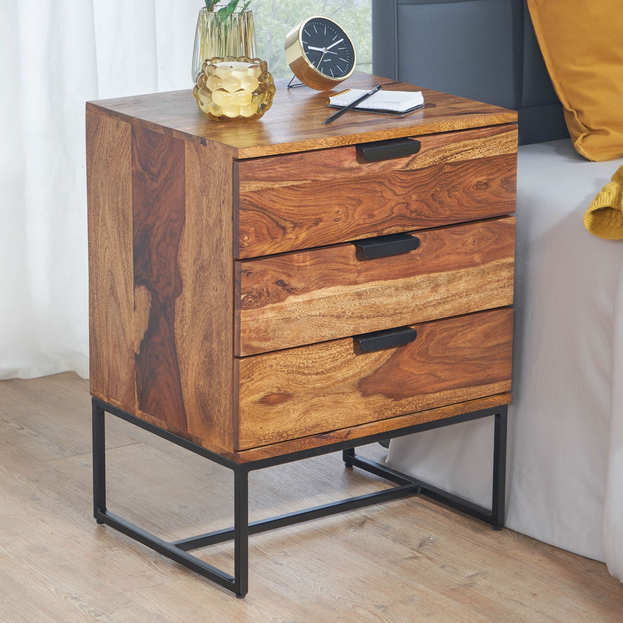 FineBuy Nachttisch Sheesham Massivholz mit Metallgestell und 3 Schubladen – Nachtkonsole im Industrial Design, handgefertigt – Nachtkästchen für Boxspringbett 50x40x65 cm