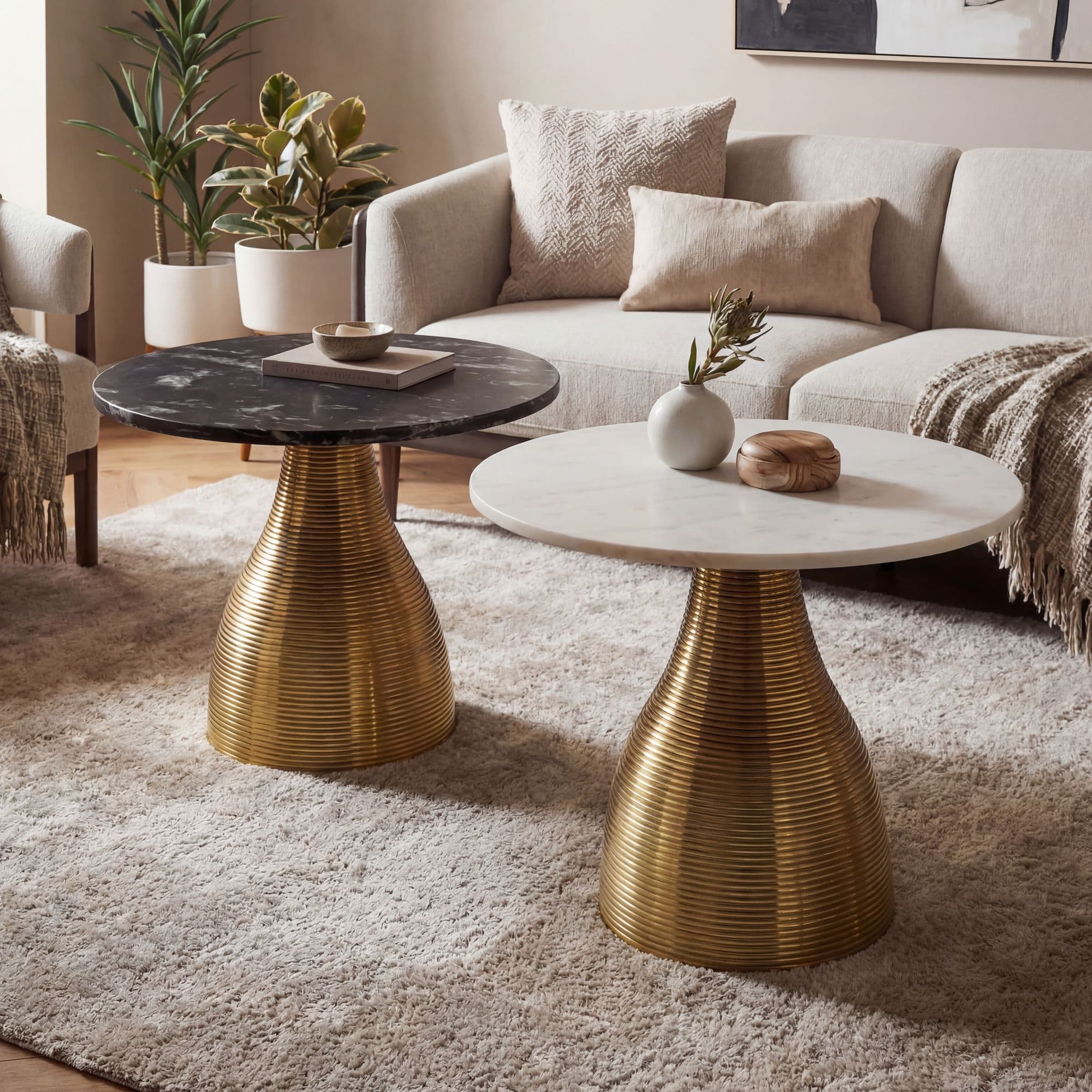FineBuy Couchtisch Metall mit Marmor Tischplatte 60cm Rund - Moderner Wohnzimmertisch Aluminium Gold - Design Sofatisch Alu - Loungetisch Rillenoptik - Edler Beistelltisch Handmade