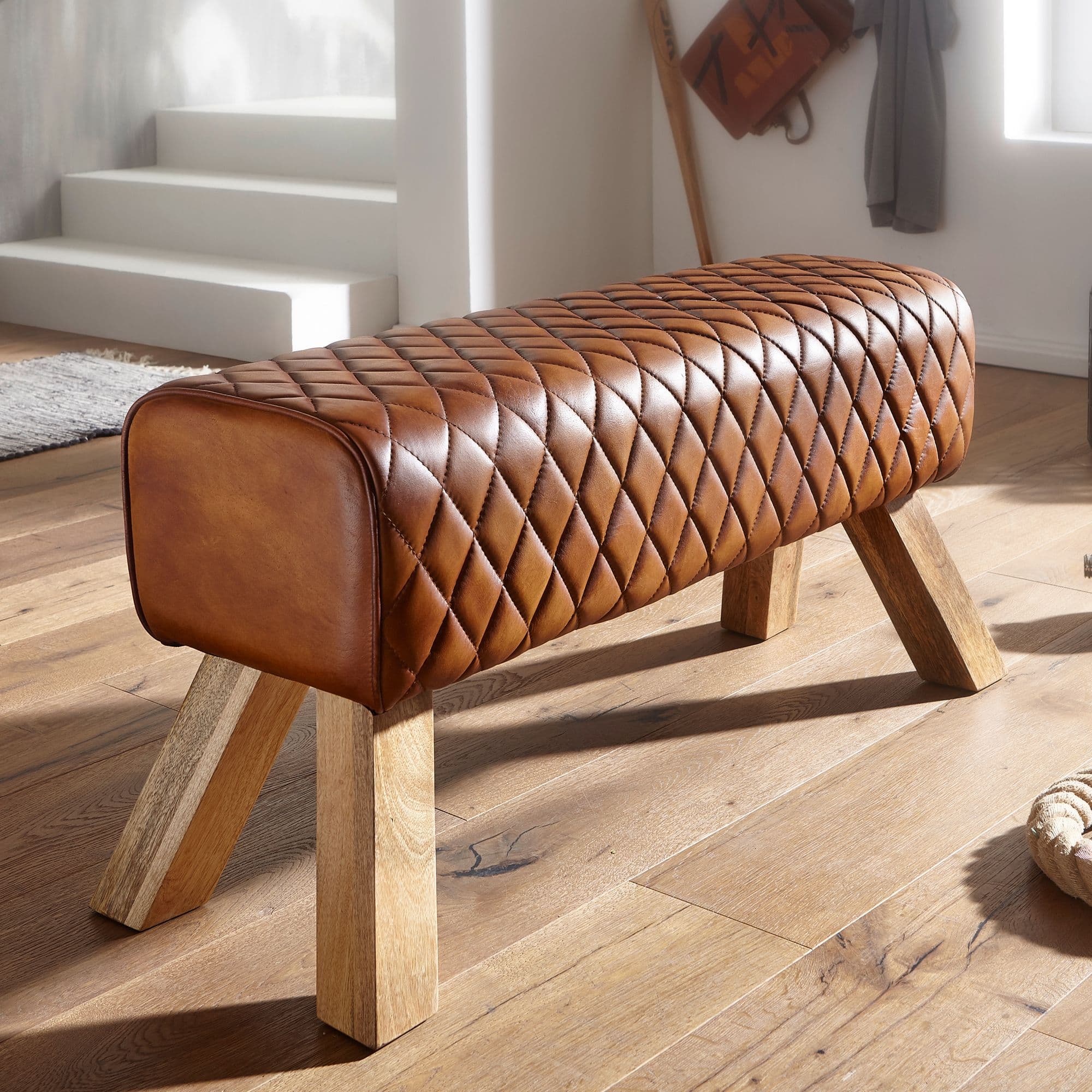 FineBuy Design Sitzbank Turnbock 90cm Cognac gesteppt Echtleder Mangoholz Retro Sitzhocker, Lederhocker mit Holzbeinen Sprinbock Hocker Garderobenbank