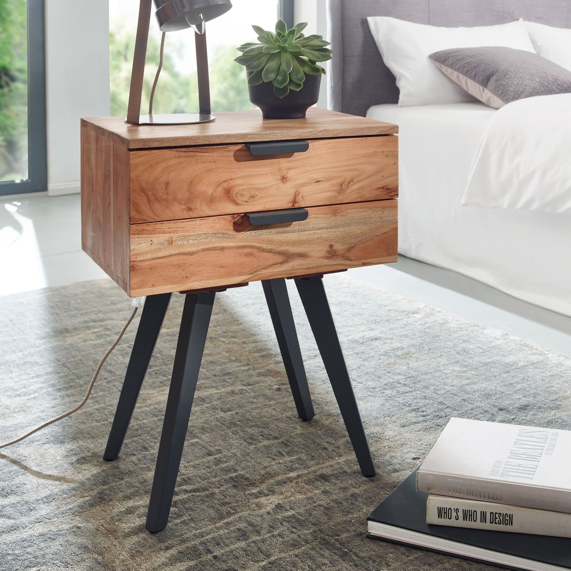 FineBuy Nachtkästchen Akazie Massivholz – Nachttisch mit 2 Schubladen & schwarzen Metallbeinen, Nachtkommode für Boxspringbett, Industrial Design & handgefertigt - 47x35x65 cm