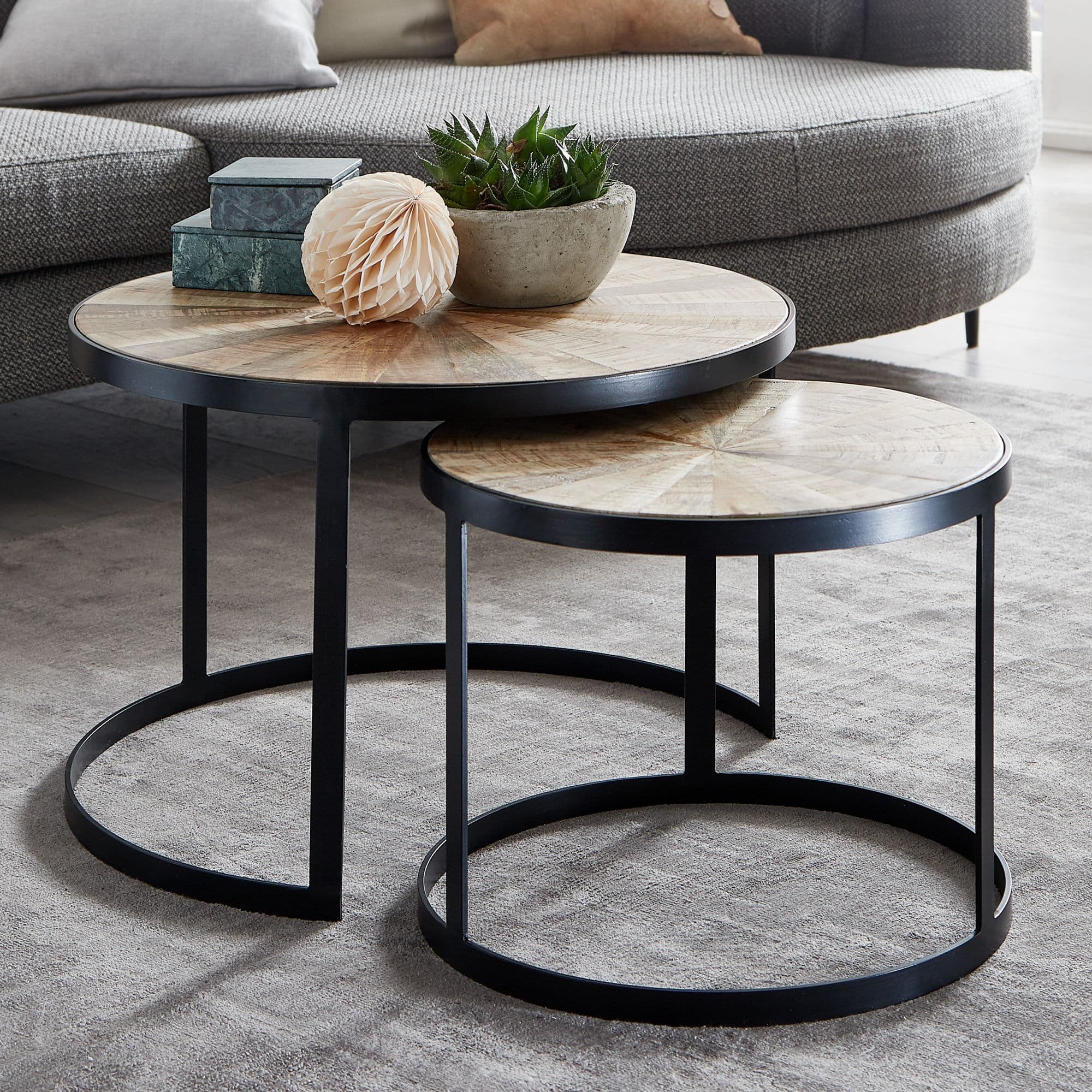 FineBuy Design Couchtisch 2er Set Mango Massivholz Satztisch Rund, Wohnzimmertisch mit Metallbeine Braun, Tischset 2-teilig Satztisch Holz / Metall Schwarz