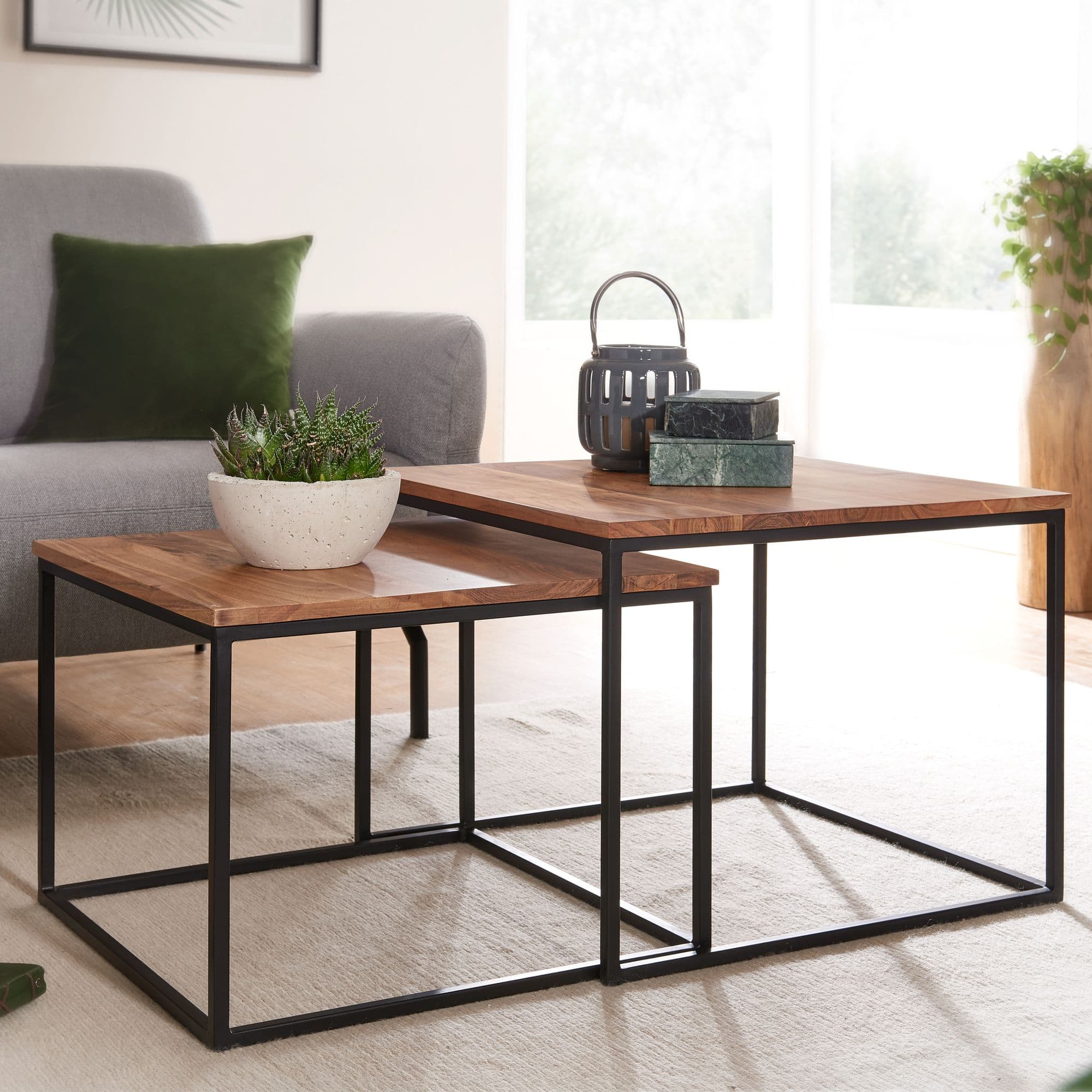 FineBuy Couchtisch 2er Set Akazie Massivholz quadratisch · Wohnzimmertisch Set mit schwarzem Metallgestell · Handgefertigte Beistelltische im modernen Industrial Design Satztisch